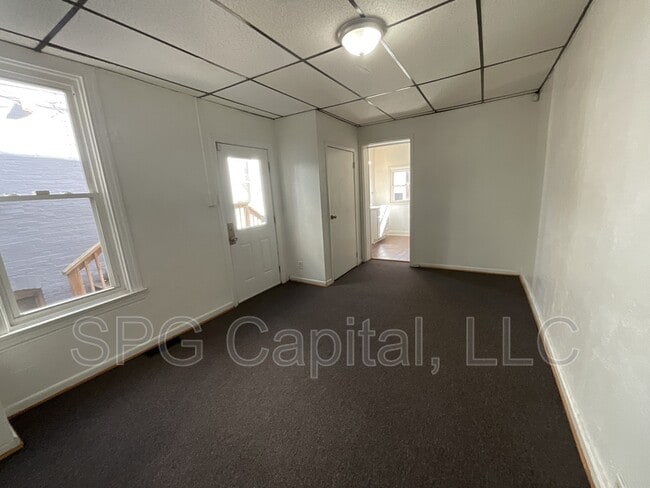 Building Photo - 304 W Cottage Pl