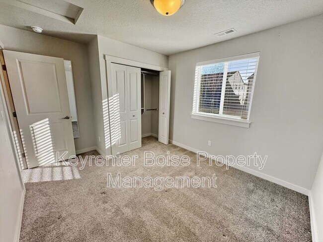 Building Photo - 2337 E Danzee Dr