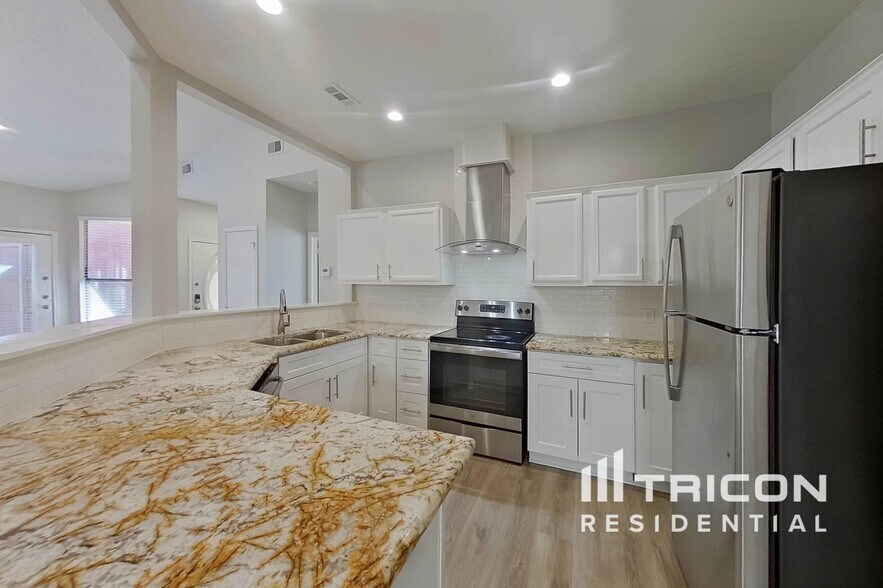 Building Photo - 1121 Cypress Ln