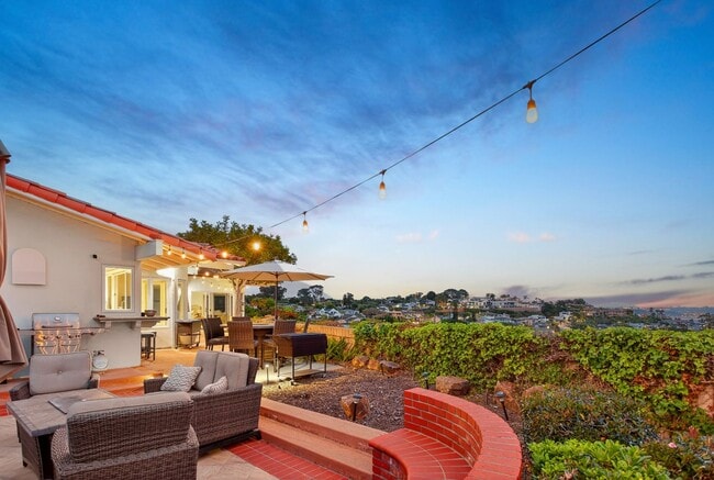 Building Photo - Amazing La Jolla North PB home with panora...