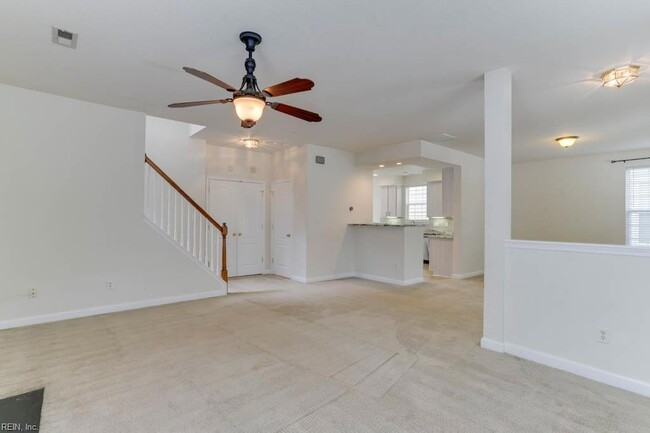 Building Photo - 528 Normandy St