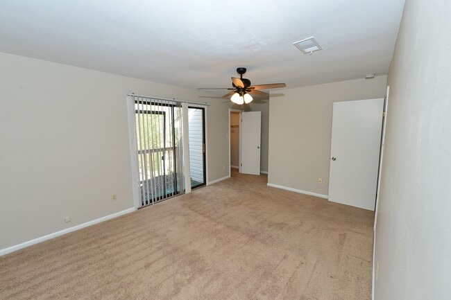 Building Photo - Great Neck just a few miles from Oceanfront