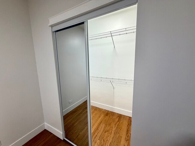 Building Photo - 4351 S Maplewood Ave