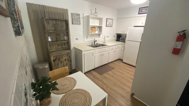 Building Photo - 2545 SE 1st Ct