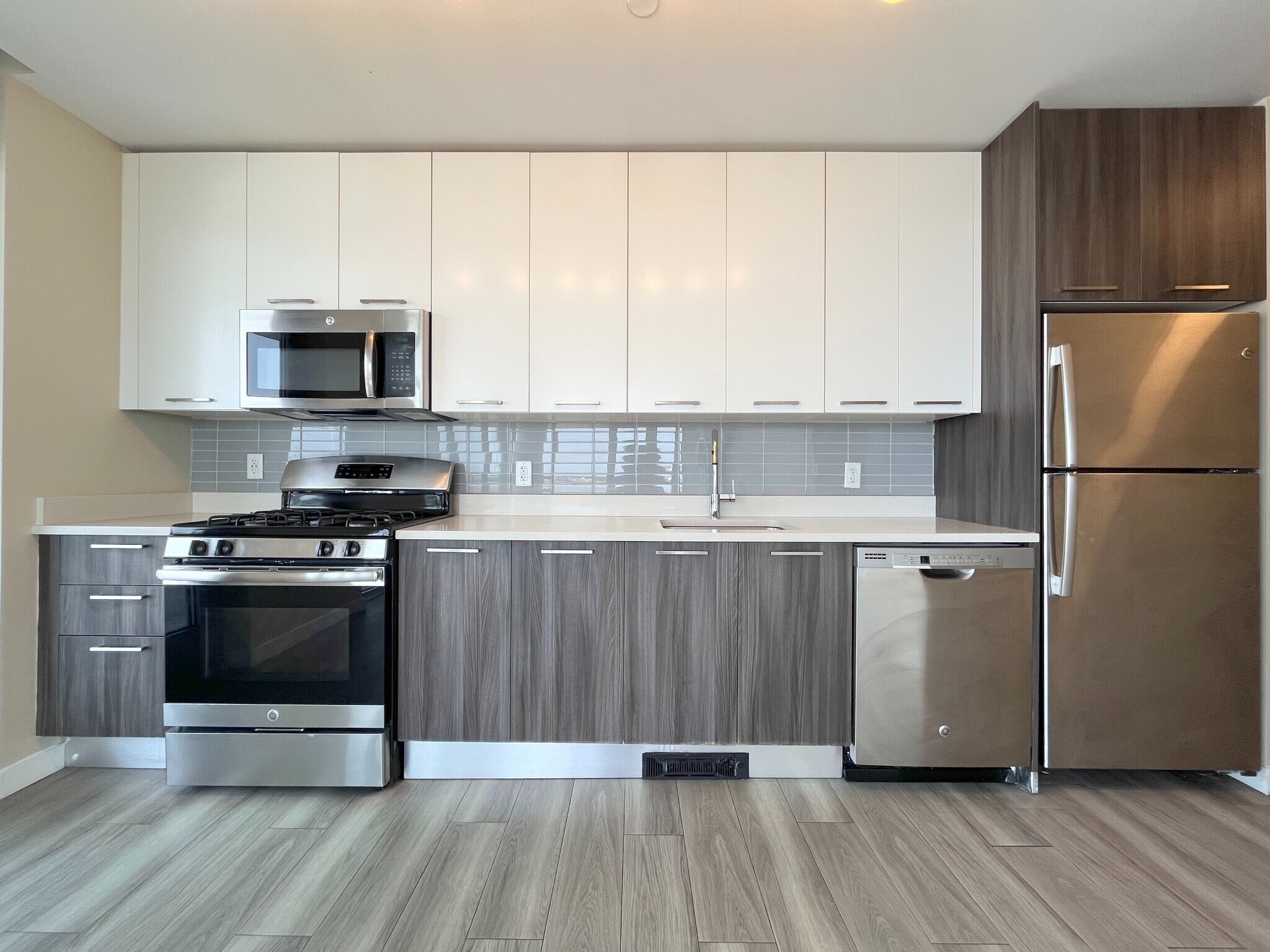 Building Photo - 1524 Sheepshead Bay Rd