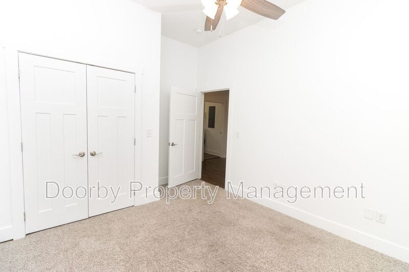 Building Photo - 2012 E 12th St