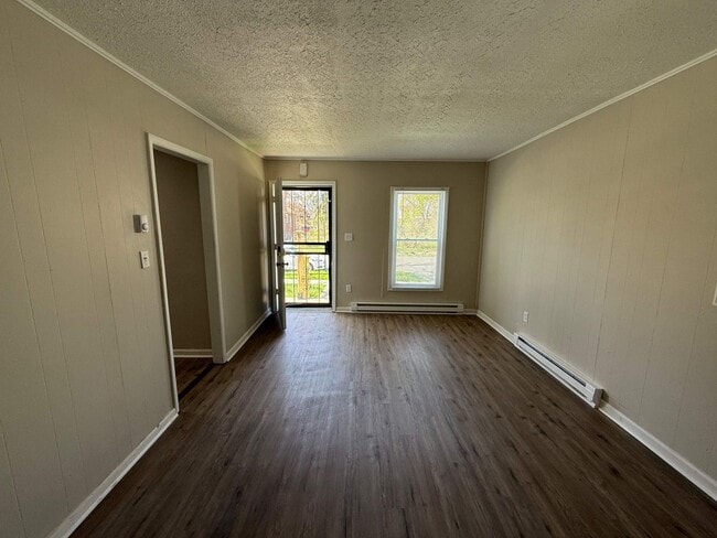 Building Photo - Renovated 3-Bedroom Home – We Welcome Sect...