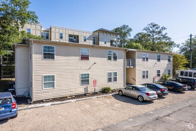 Building Photo - The Vue Apartments! Minutes away from FSU!...