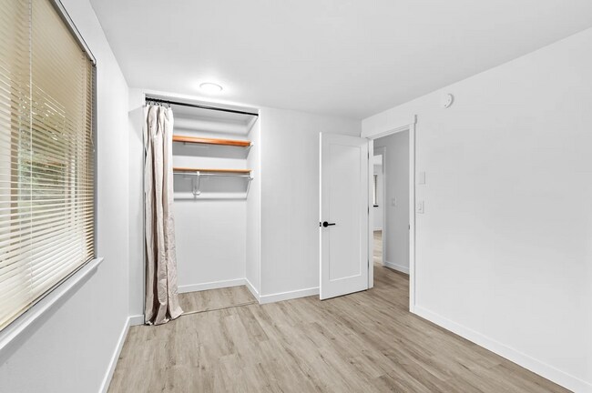 Building Photo - 4BD, 2.5BA Home located in the desirable C...