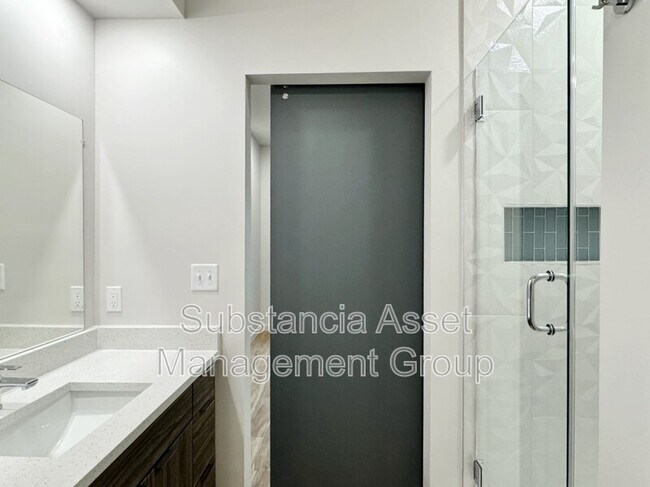 Building Photo - 1665 Midtown Pl