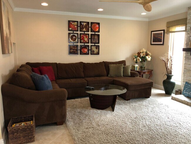 Building Photo - Relaxing Condo just steps away from the beach!