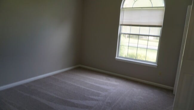 Building Photo - Adorable home conveniently located