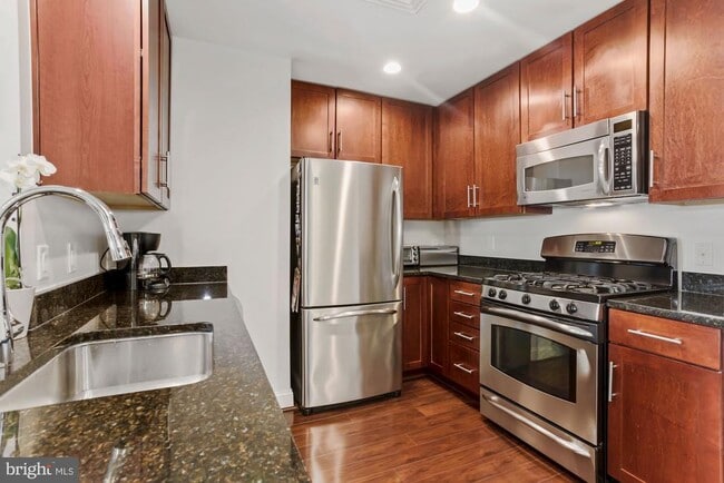Building Photo - 525 N Fayette St