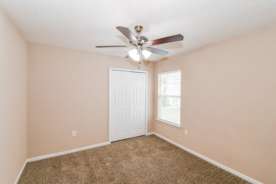 Building Photo - 725 Indigo Run Dr