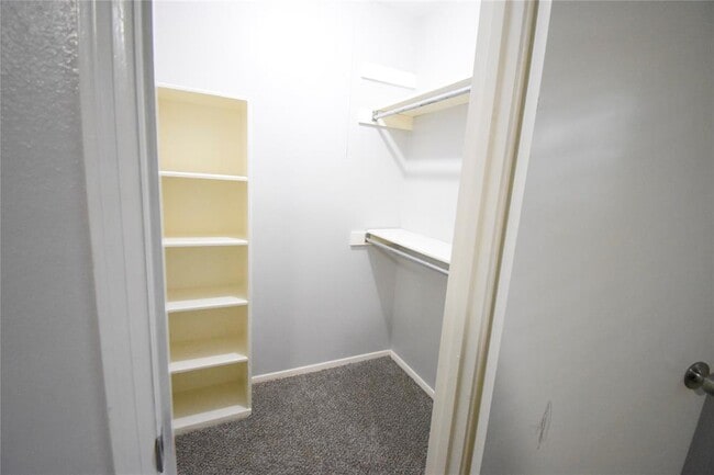 Building Photo - 4603 Meadowood Dr