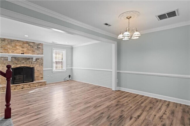 Building Photo - 345 Middle Oaks Dr