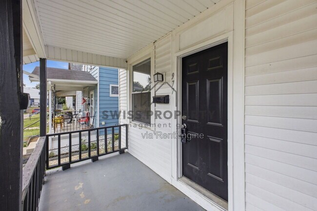 Building Photo - 977 Miller Ave