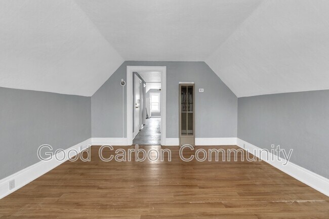 Building Photo - 319 W Utica St