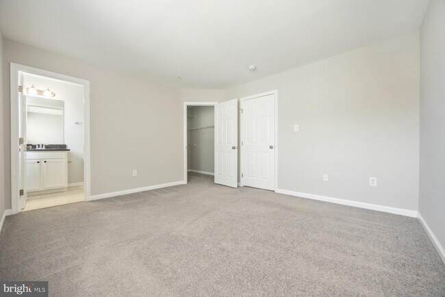 Building Photo - 947 Chase Walk