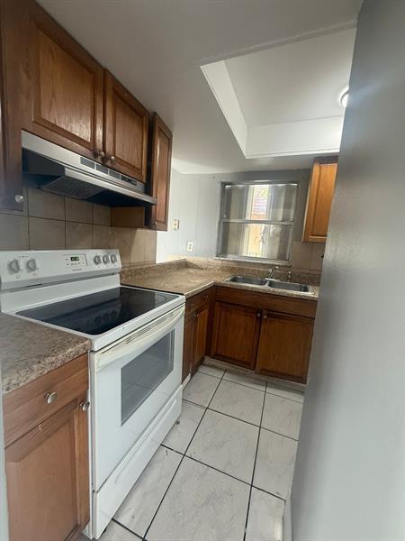 Building Photo - 7851 SW 10th Ct