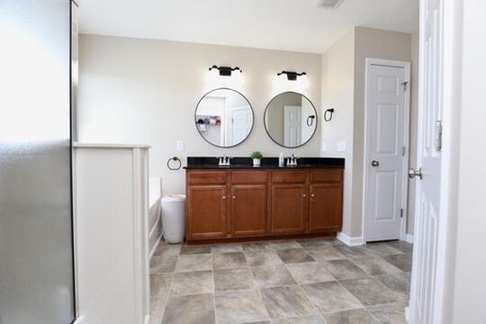 Building Photo - 3260 Matthews Dr