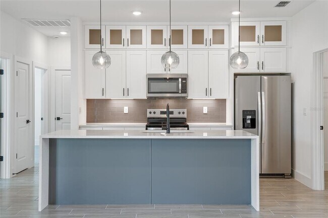 Building Photo - 24510 SW Kingsway Cir