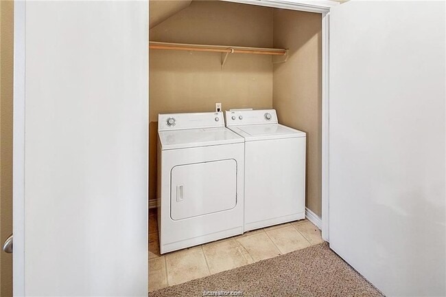 Building Photo - 4053 Southern Trace Dr