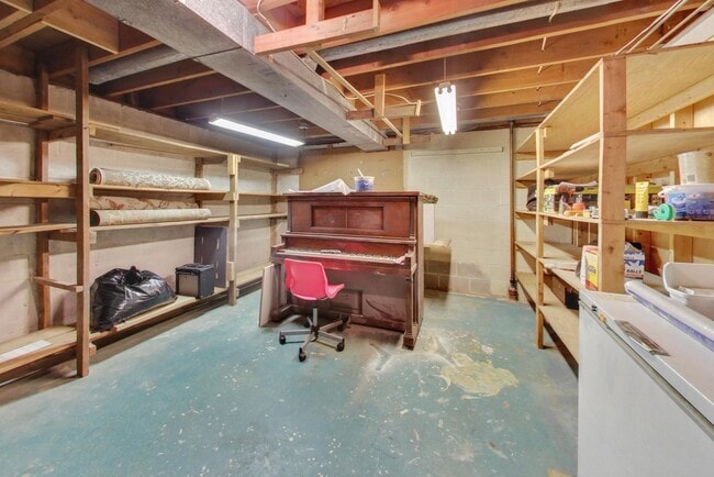 Building Photo - Nice SF 4bed+ 3 bath / close to Metro