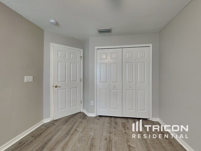 Building Photo - 5547 Braddock Dr