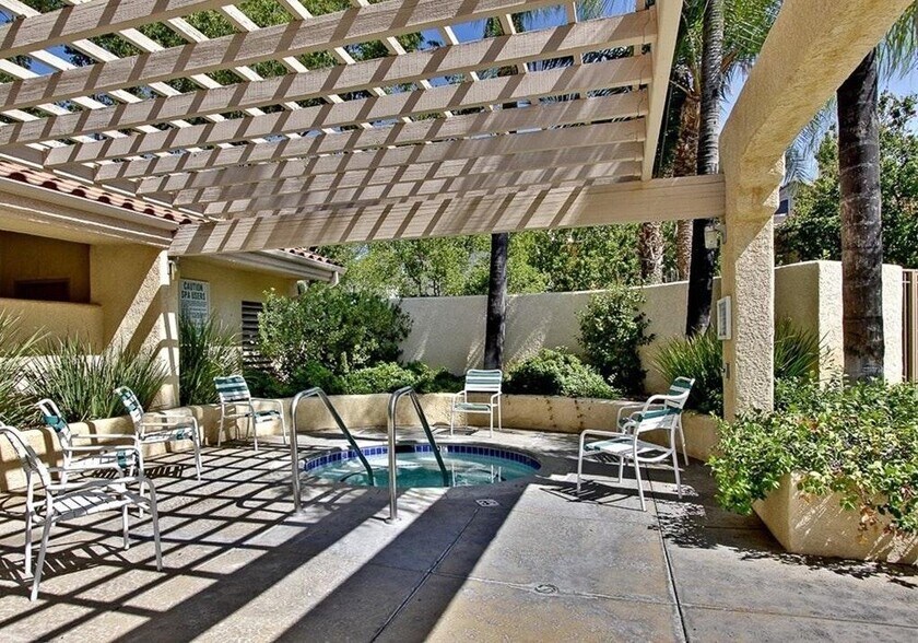 Building Photo - 24105 Del Monte Dr