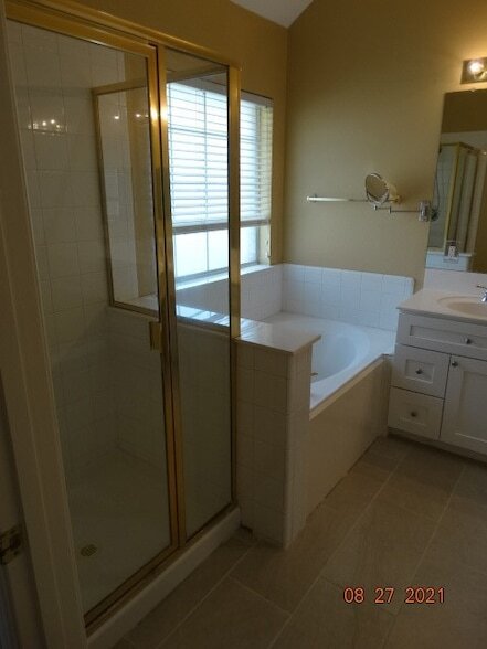 Building Photo - 5016 Adolphus Dr