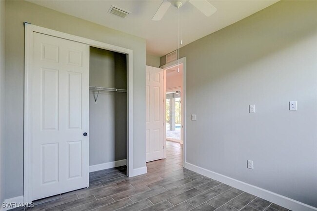 Building Photo - 428 SW 28th Pl