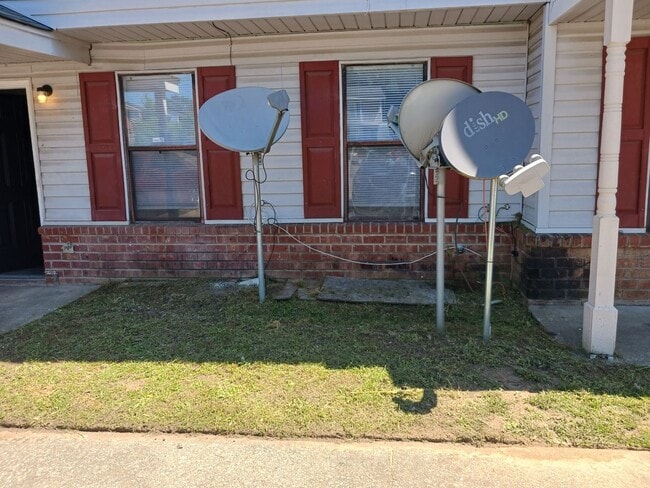 Building Photo - Huge 3 bed unit in North Charleston!