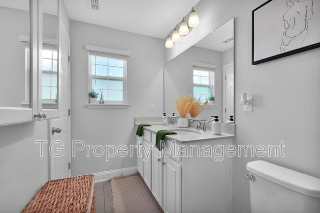 Building Photo - 13968 Molina Dr