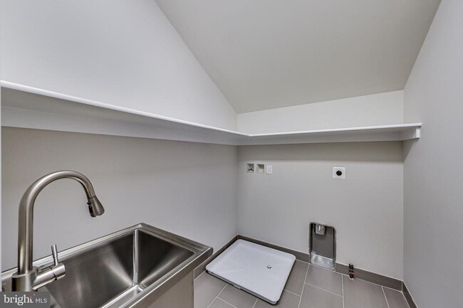 Building Photo - 3104 Sleepy Hollow Rd