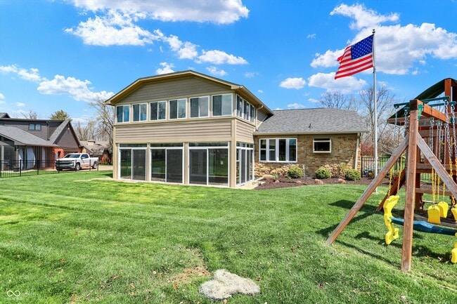 Building Photo - 3037 Golfview Dr