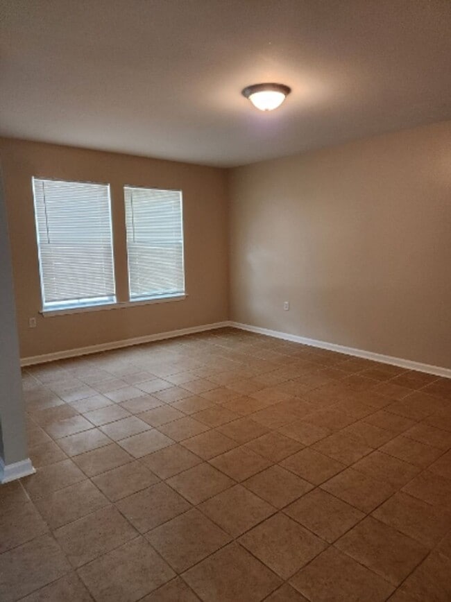 Building Photo - House for Rent