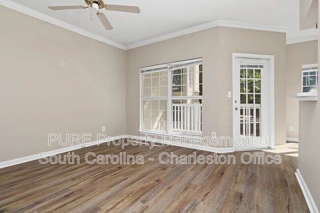 Building Photo - 700 Daniel Ellis Dr
