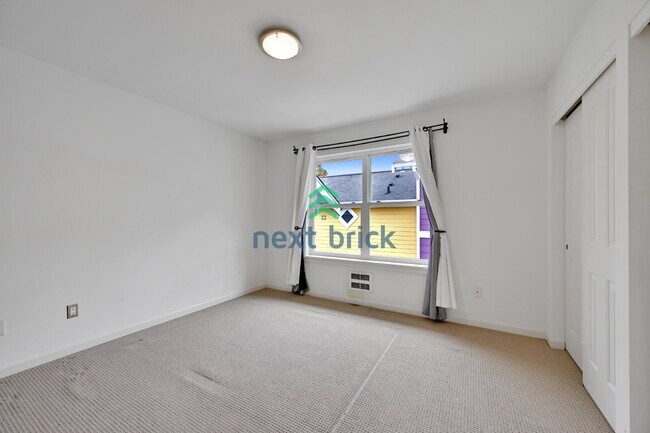 Building Photo - Live Easy in This Beautiful 2-Bedroom Condo