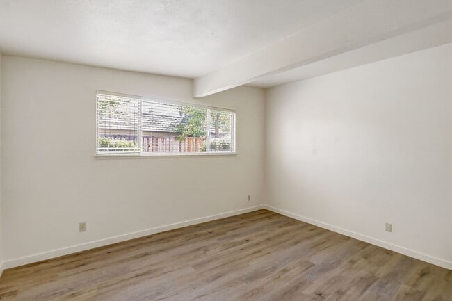 Building Photo - 406 Scripps Dr