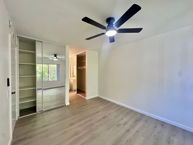 Building Photo - Indulge in coastal living in this beautifu...