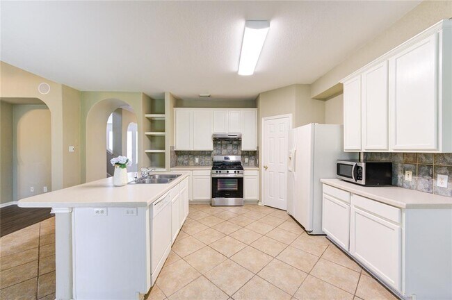 Building Photo - 6114 Breezy Hollow Ln