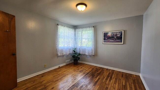 Building Photo - 201 N Owen Dr