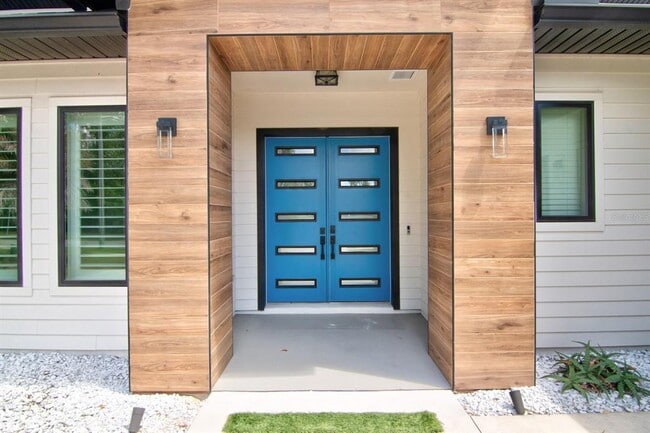 Building Photo - 861 SW 120th Dr