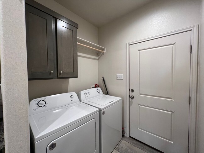 Building Photo - Townhome- Walking Distance to Lubbock Cooper