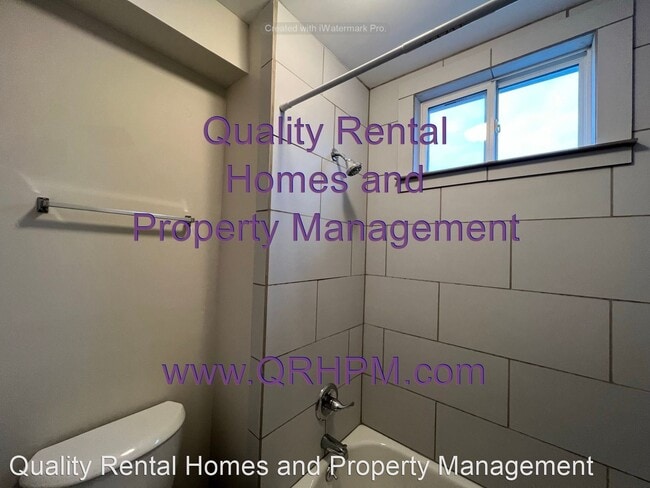 Building Photo - 3 br, 1 bath House - 3482 Laurel Ave