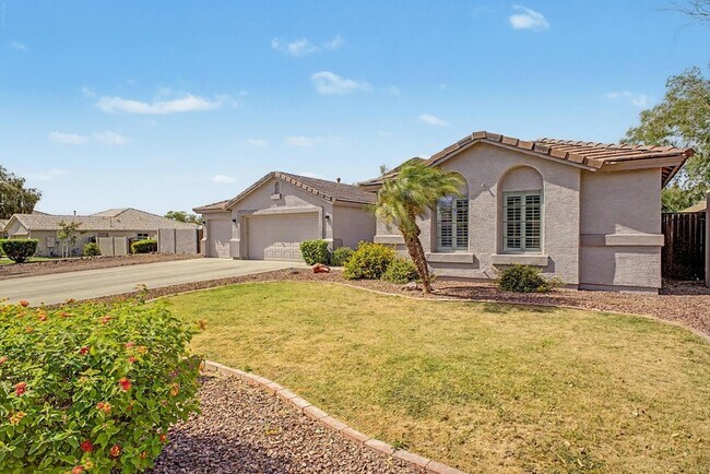 Building Photo - 8352 W San Juan Ave