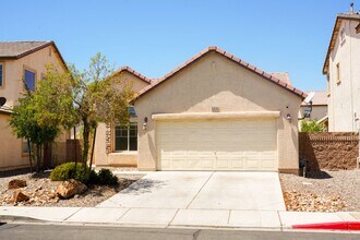 Building Photo - Beautifully Updated Single-Story Home with an Open Floor Plan