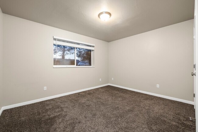 Building Photo - 750 N 1060 W