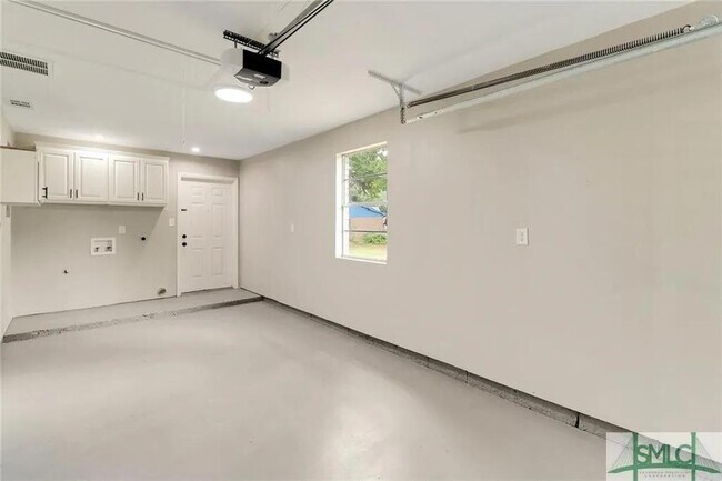 Building Photo - 302 Larbre Rd